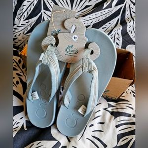 Chaco flip flops